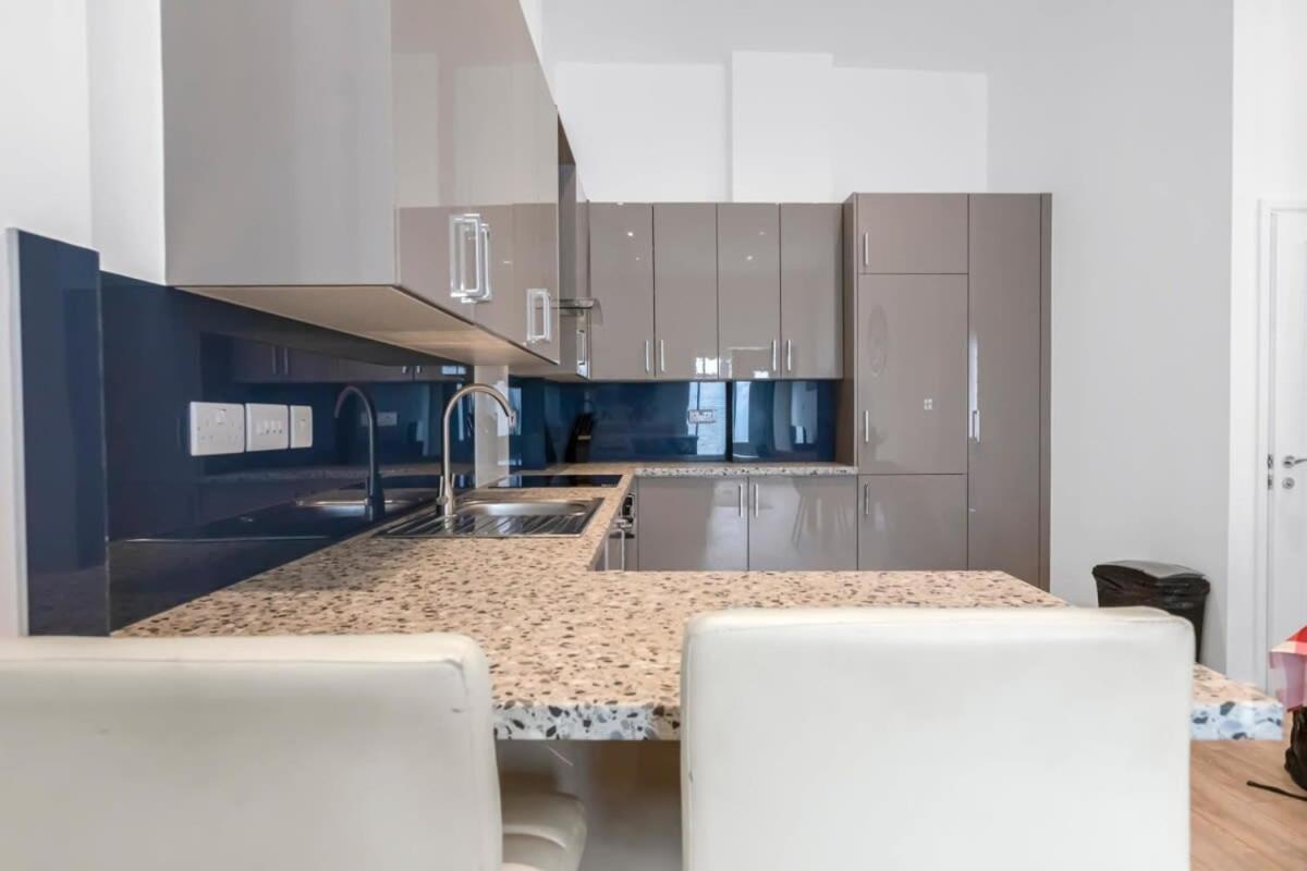 Lovely 1 Bedroom Apartment In Central Woking Exteriér fotografie