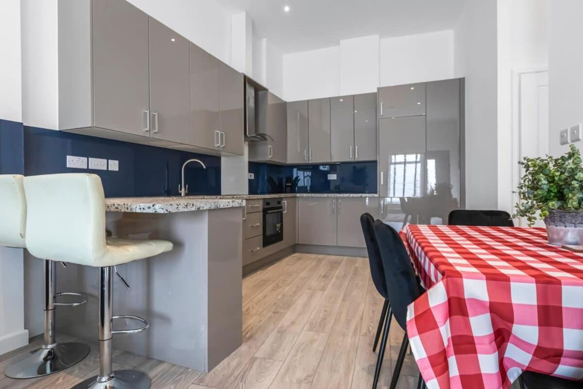 Lovely 1 Bedroom Apartment In Central Woking Exteriér fotografie